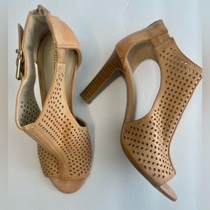 Merona Womens Tan Zip Back, Peep Toe Ankle Heels Size 8